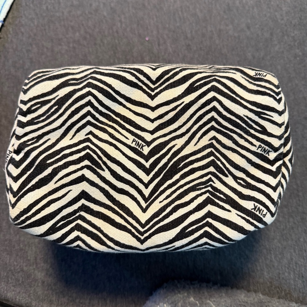 EUC VS Pink makeup bag - Picture 3 of 6